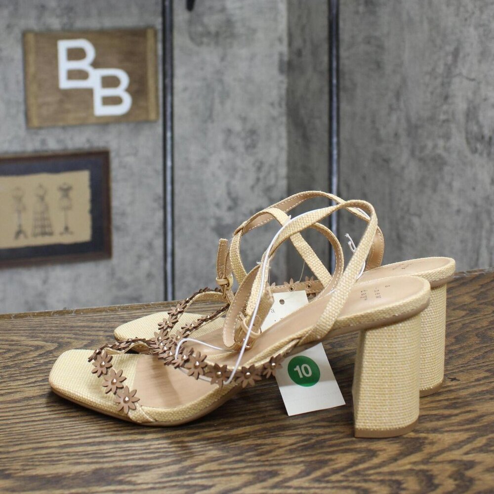 Women's Floral Strap Block Heel Sandal - Beige - Picture 3 of 7